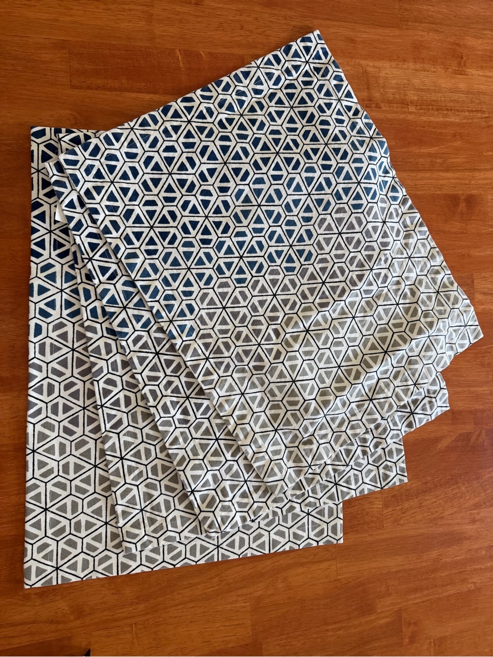Crate&Barrel Navy and Cream Geometric Placemat